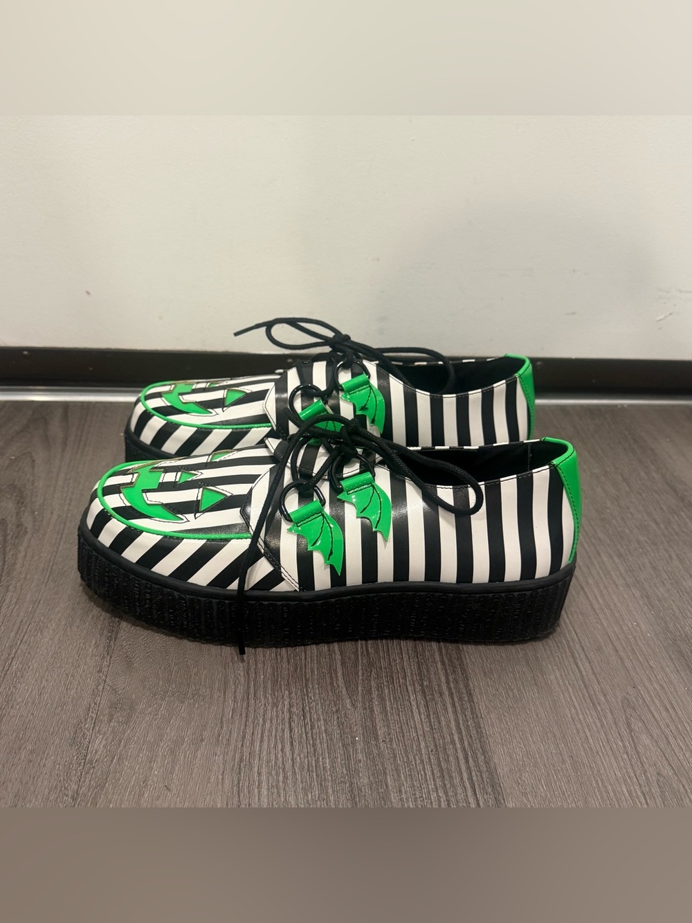 Strangecvlt Krypt Jack-o-lantern Beetlejuice Stripes Green Women 9 Halloween